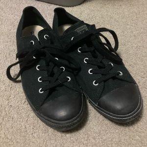 Black converse low tops